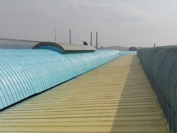 Phun Pu Foam Chong Dot Cach Nhiet Cach Am (7)